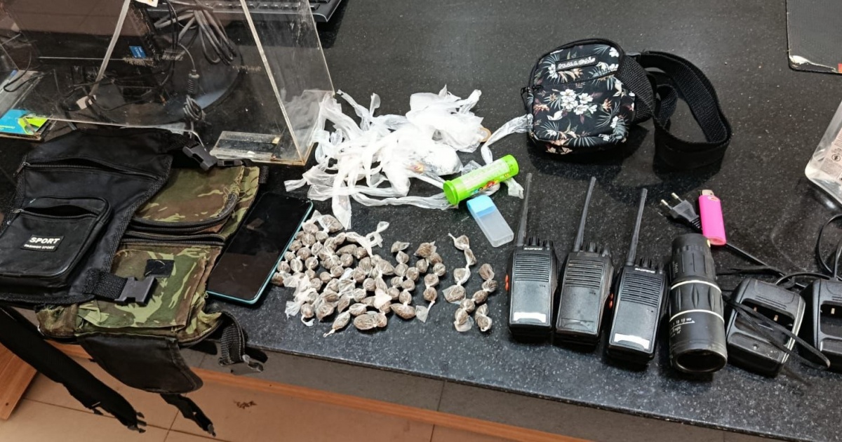 PM apreende drogas e equipamentos do tráfico em Eunápolis