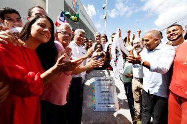 Governador inaugura escola de tempo integral e autoriza pacote de obras para ampliar infraestrutura em Mata de São João